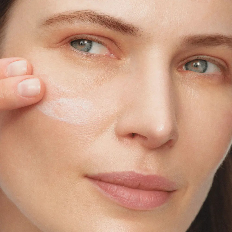 شیلد فوق العاده سبک روزانه با اس پی اف 50 نوویج پلاس