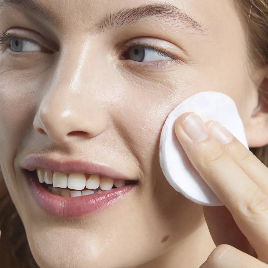 تونر آبرسان صورت الوئه‌ورا و آناناس لاونیچر