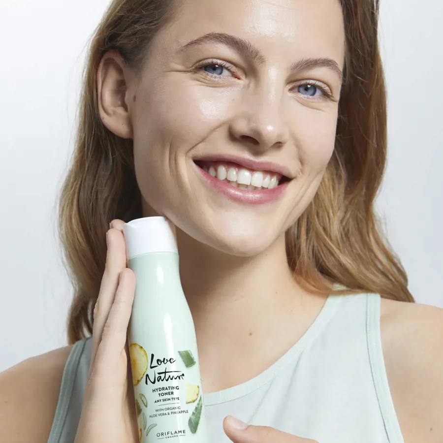 تونر آبرسان صورت الوئه‌ورا و آناناس لاونیچر