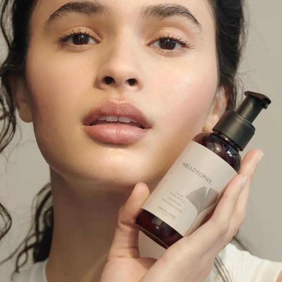 پاک‌کننده‌ و شوینده‌ی صورت از لاین پوستی ولوسوفی